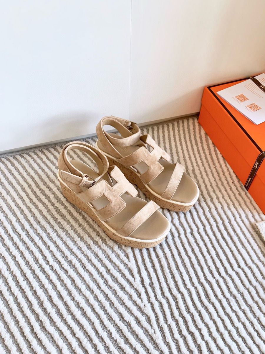 Hermes Havane 30 Sandals in Beige Suede Leather - Image 4