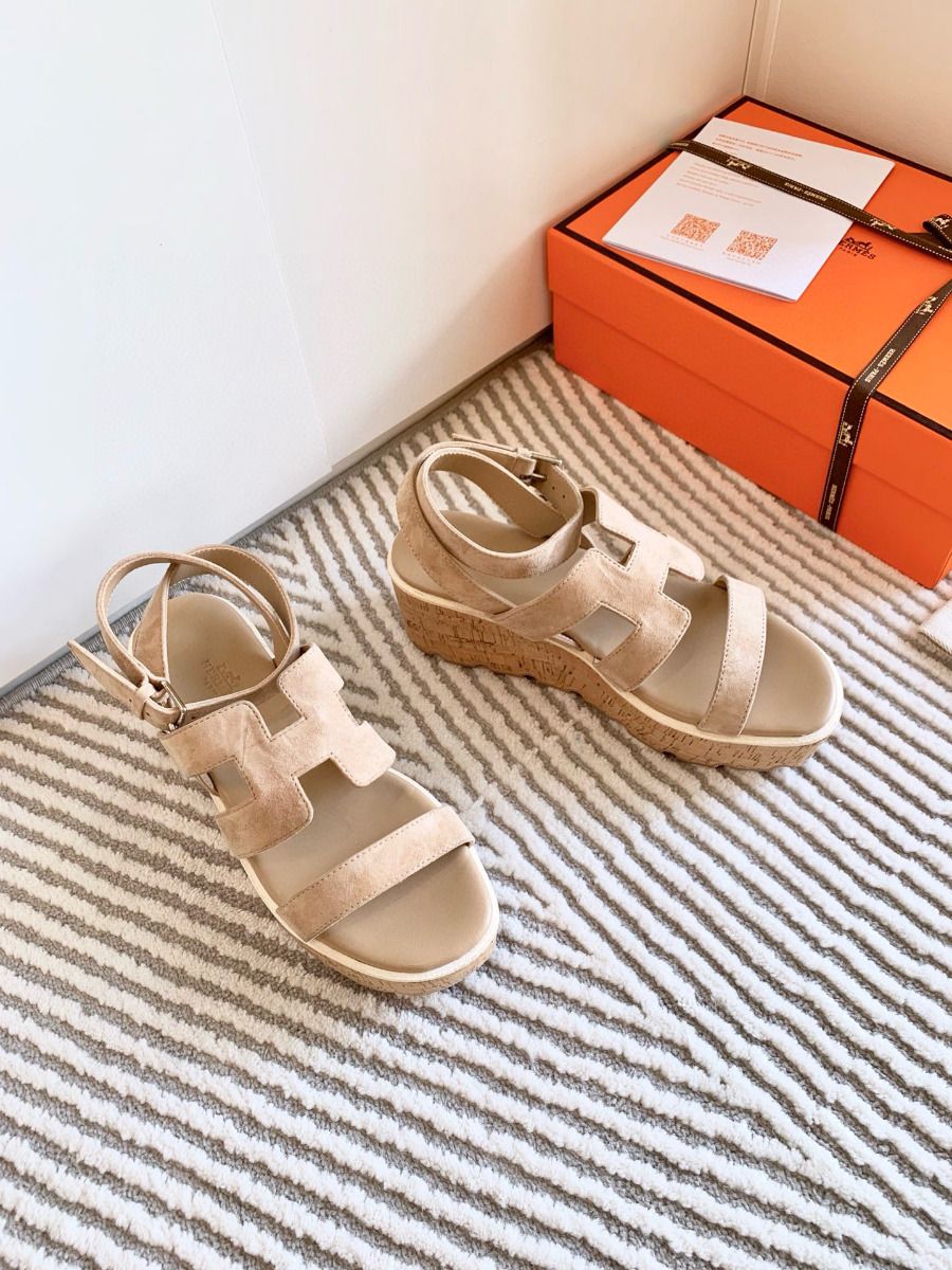 Hermes Havane 30 Sandals in Beige Suede Leather - Image 6