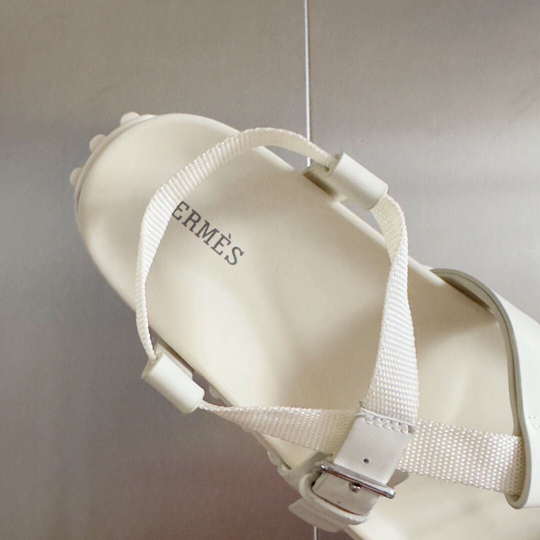 Hermes Inboard Sandals in White Leather and Ribbon - Image 9