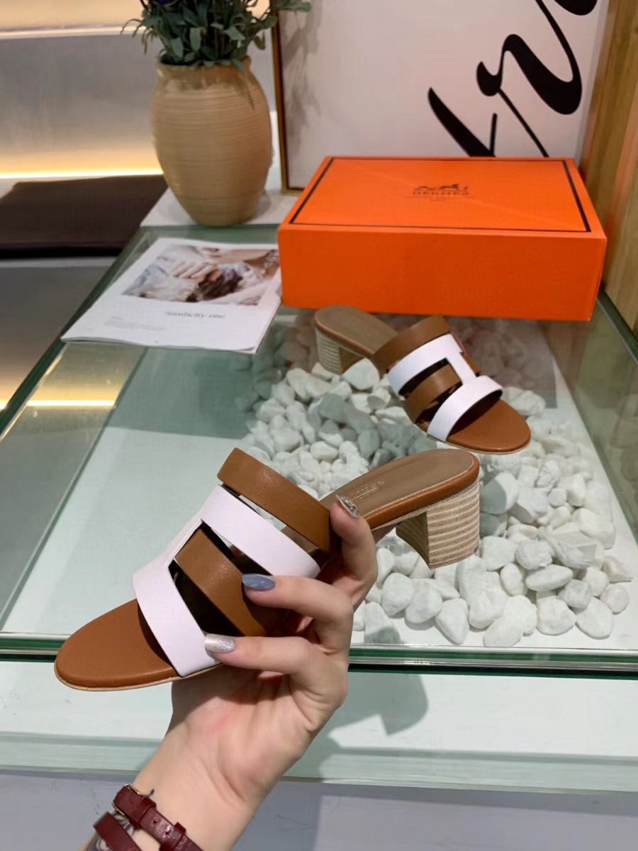 Hermes Amica 5mm Sandals In Brown/White Calfskin - Image 4