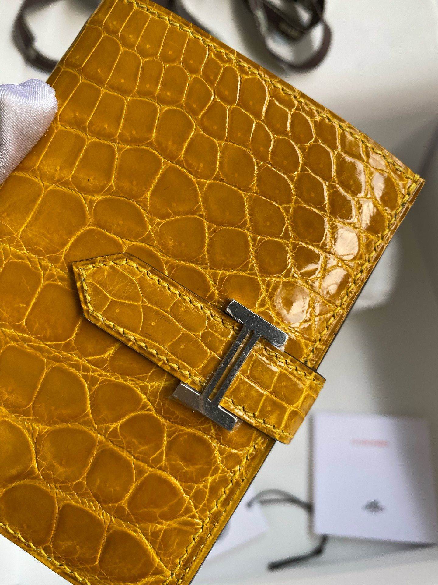 Hermes Bearn Compact Wallet in Jaune Ambre Shiny Alligator Leather - Image 4