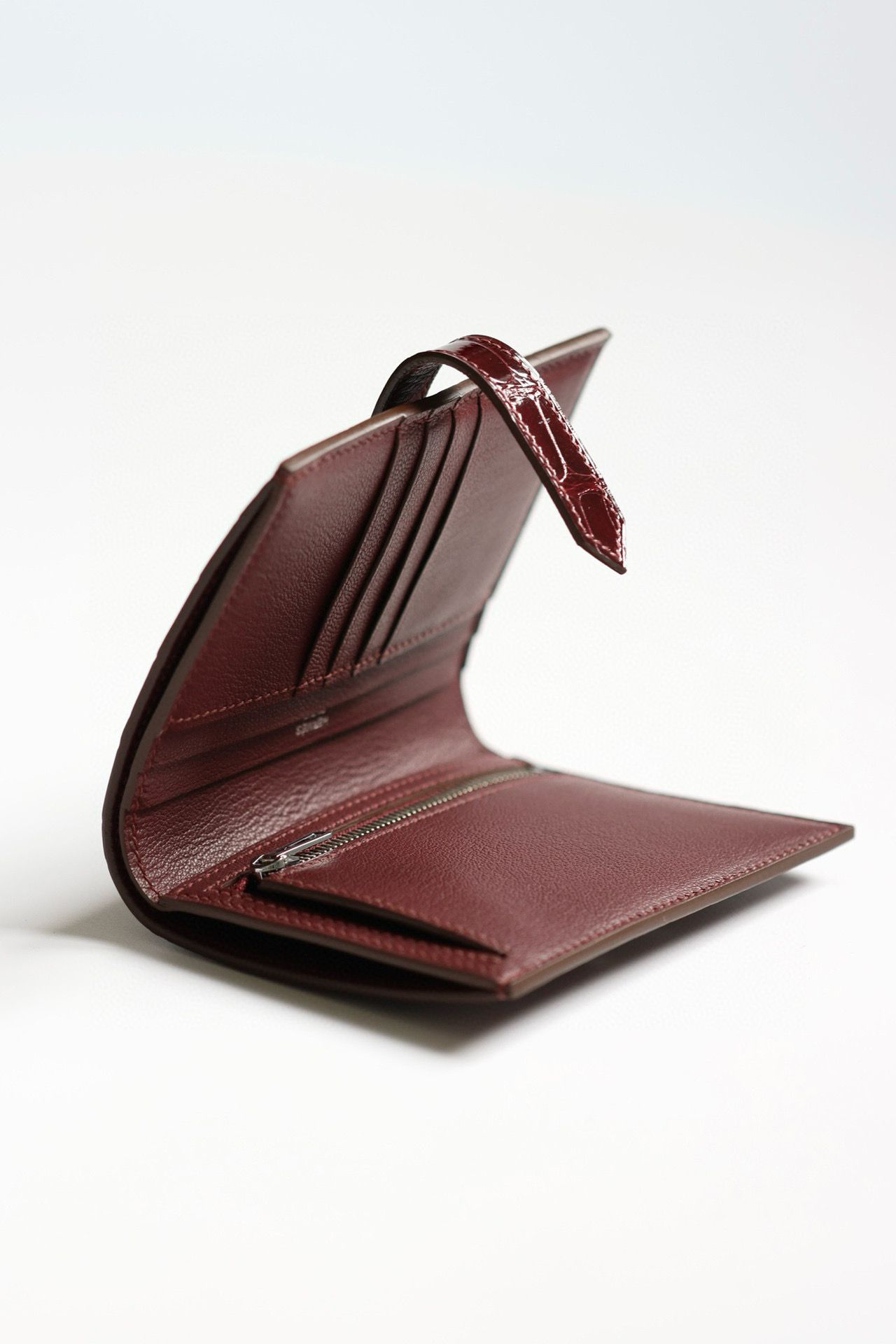 Hermes Bearn Compact Wallet in Bordeaux Shiny Alligator Leather - Image 8