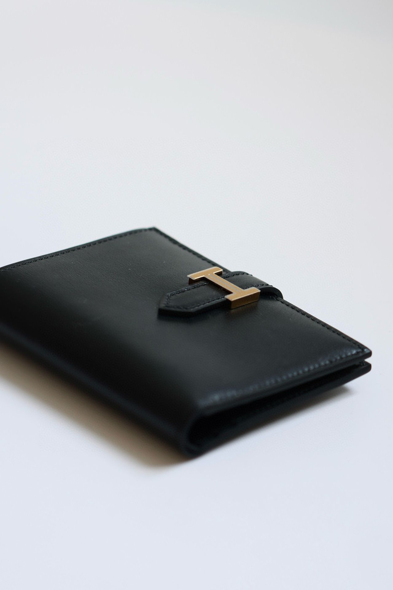 Hermes Bearn Compact Handmade Wallet in Black Box Calfskin - Image 4