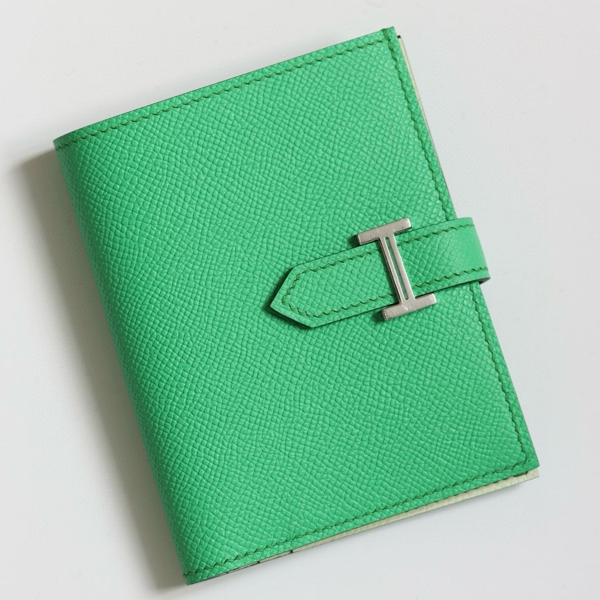Hermes Bearn Compact Verso Handmade Wallet in Vert Comics Epsom Calfskin
