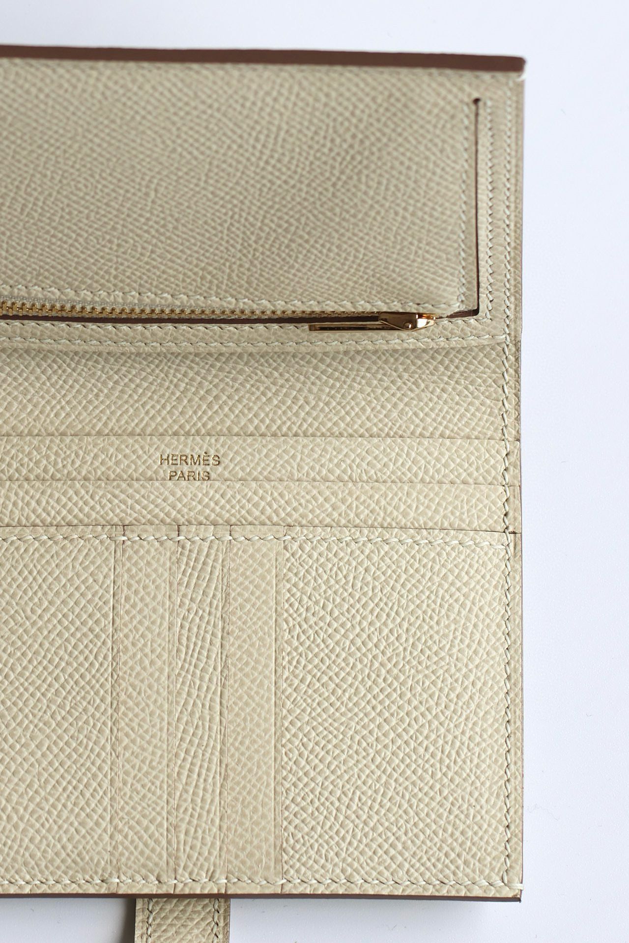Hermes Bearn Compact Handmade Wallet in Craie Epsom Calfskin - Image 8