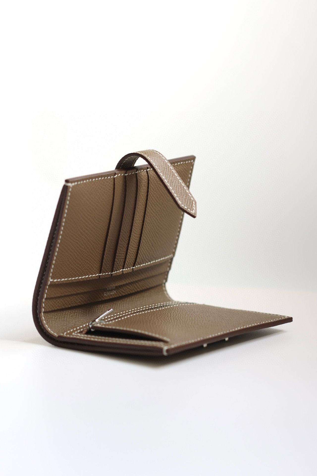Hermes Bearn Compact Handmade Wallet in Taupe Epsom Calfskin - Image 4