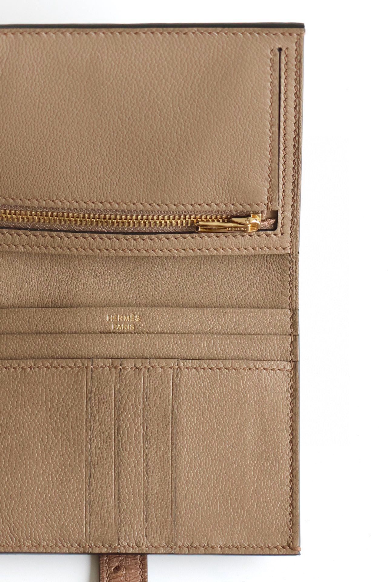 Hermes Bearn Compact Handmade Wallet in Taupe Ostrich Leather - Image 4