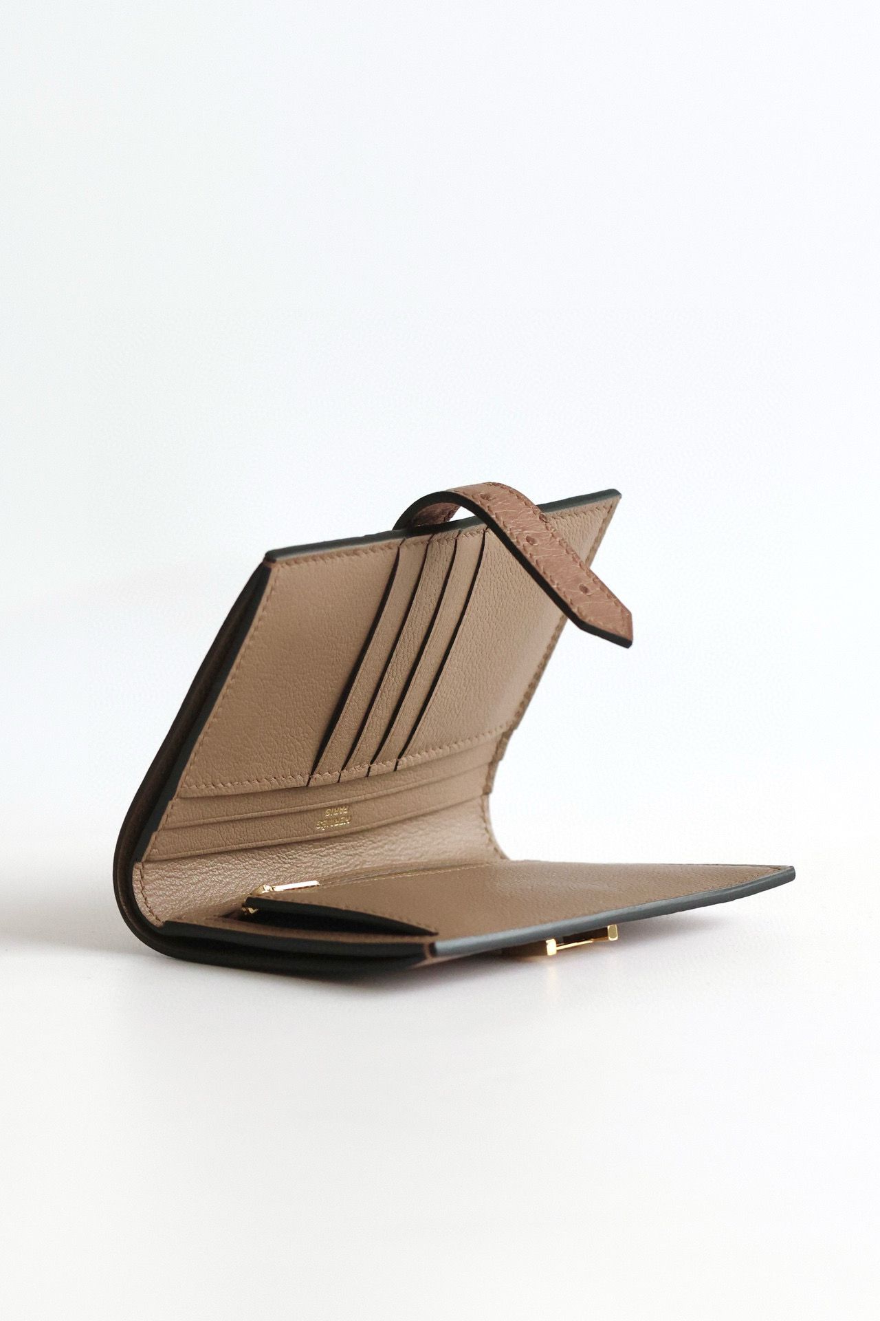 Hermes Bearn Compact Handmade Wallet in Taupe Ostrich Leather - Image 7