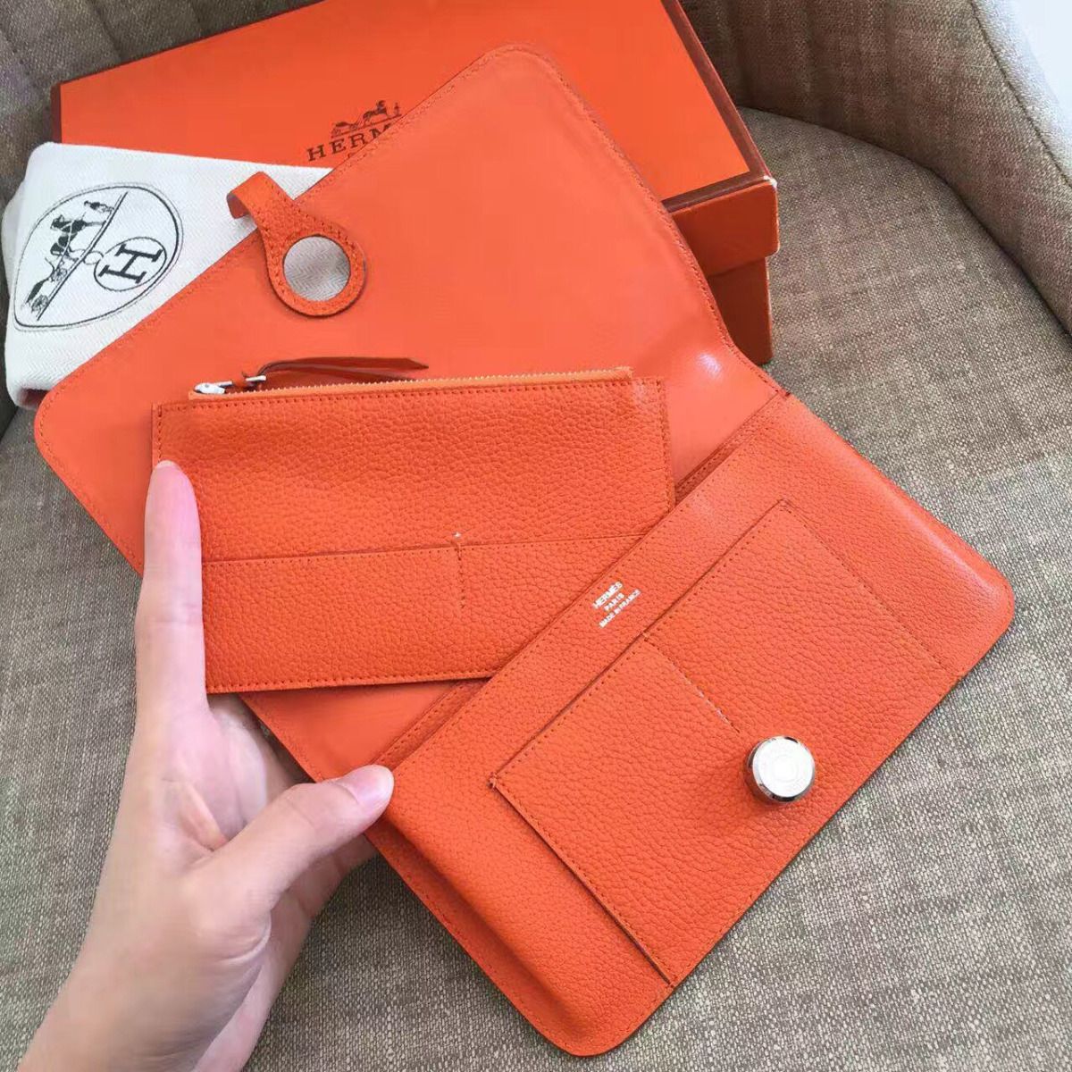 Hermes Dogon Duo Wallet In Orange Clemence Leather - Image 4