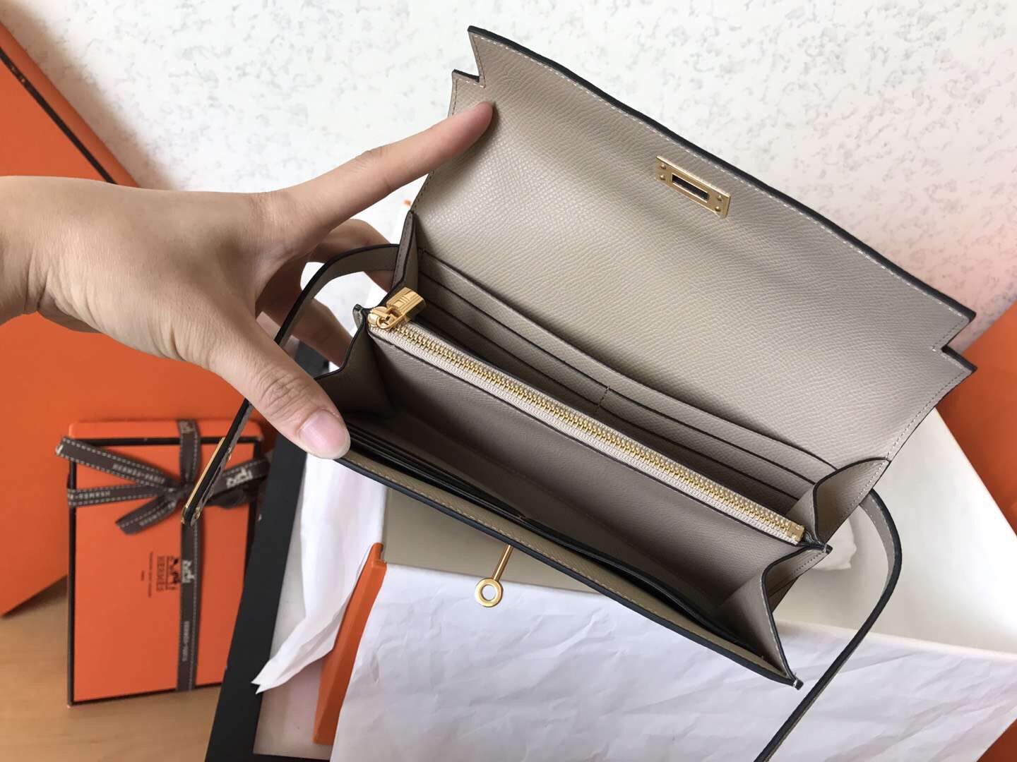 Hermes Kelly Classic Long Wallet In Grey Epsom Leather - Image 7