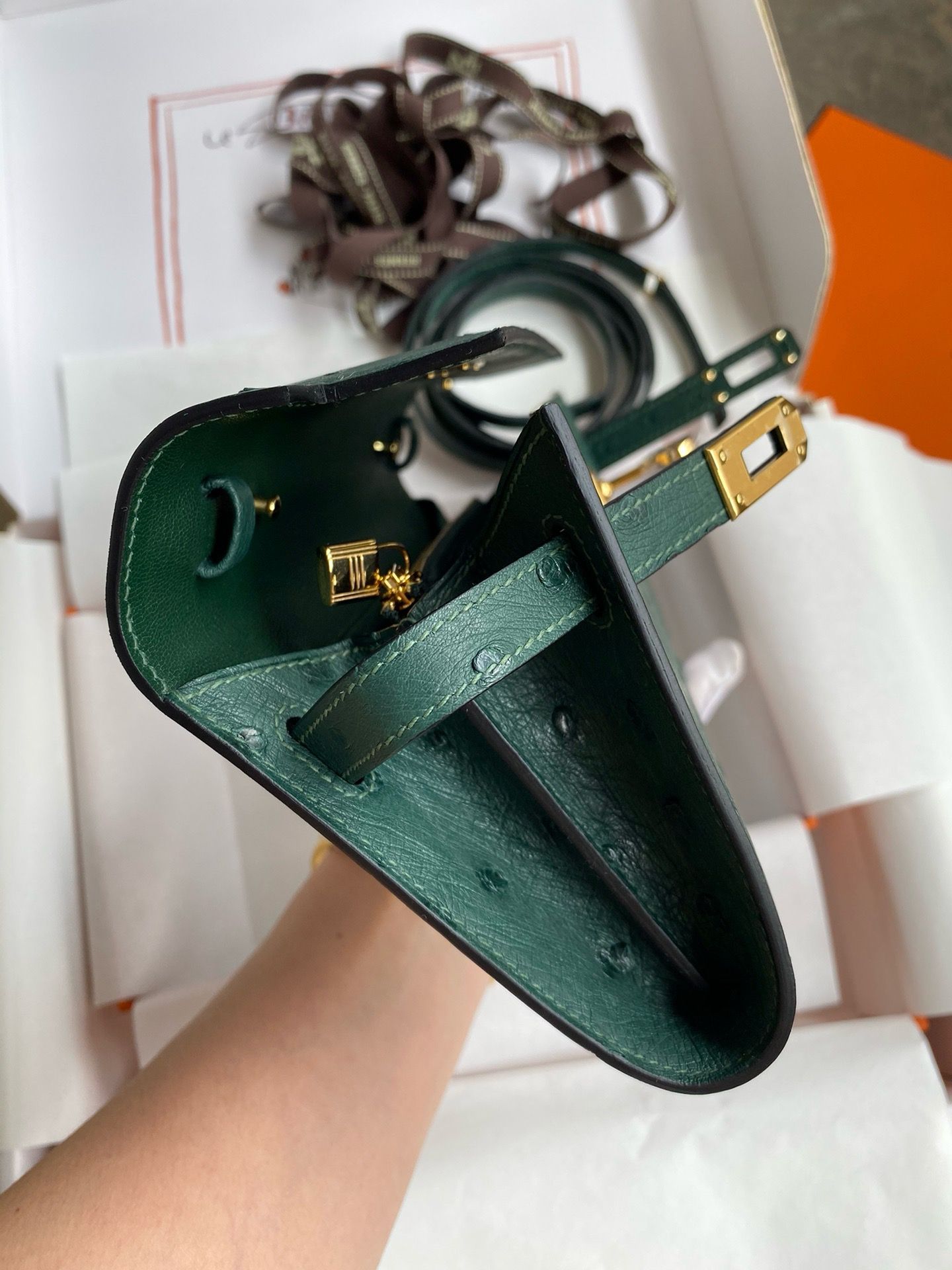 Hermes Kelly Classique To Go Wallet in Malachite Ostrich Leather - Image 9